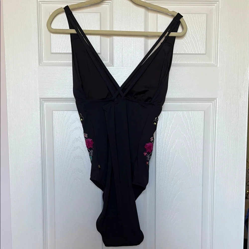 Aqua Tose Elegant Black Floral Embroidered One-Piece Swimsuit - Picture 2 of 6